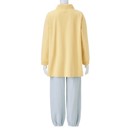 クリームイエロー(パンツ:ライトグレー)バックスタイル