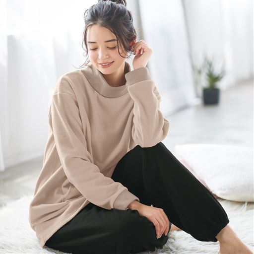 クラウディベージュ(パンツ:ブラック)