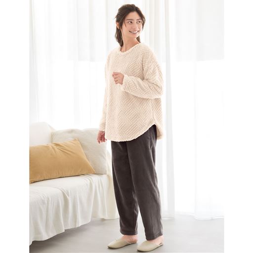 アイボリー(パンツ:ブラウン)