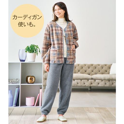 フェードブルー カーディガン使いも。