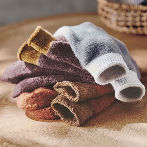 男女兼用サイズです。 (上から)グレー、パープル系、レンガ