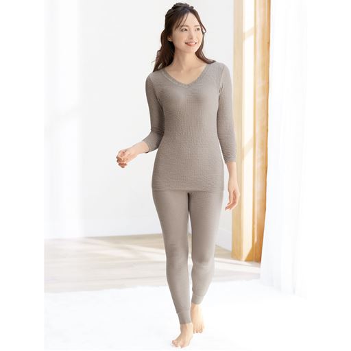 ローズグレー 着用例(ボトムは同シリーズのUE-1534です)