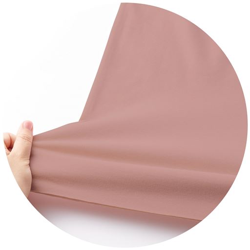 綿混ストレッチ素材。よく伸びて身体にフィット。動きやすく、ラクな着心地。