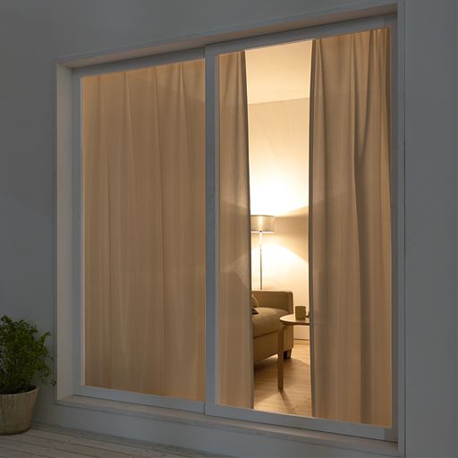 【部屋の外から見た様子(夜)】<br>夜は目隠し効果は発揮されません。