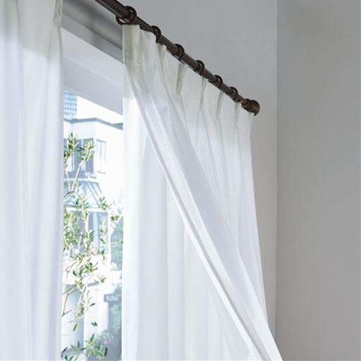 異なる2種類のレースを上部で縫い合わせ2枚合わせにしたレイヤードスタイルのWレースカーテンです。