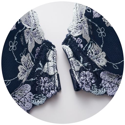 着脱カンタン、フロントホックタイプ。