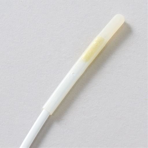 ワイヤーの端はキャップ付きで、やさしい肌当たり。