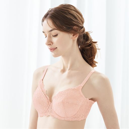 程よい脇高で気になるお肉もすっきり!使いやすい脇すっきりブラ <br>スキンピンク着用例