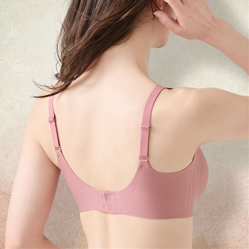 背中もすっきり (1)ゴム不使用だからくい込みにくい<br>セピアローズ着用例