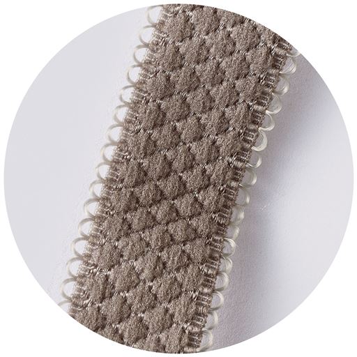 約15mm～幅広ストラップ+肌側のポコポコでくい込みにくく、ズレにくい。