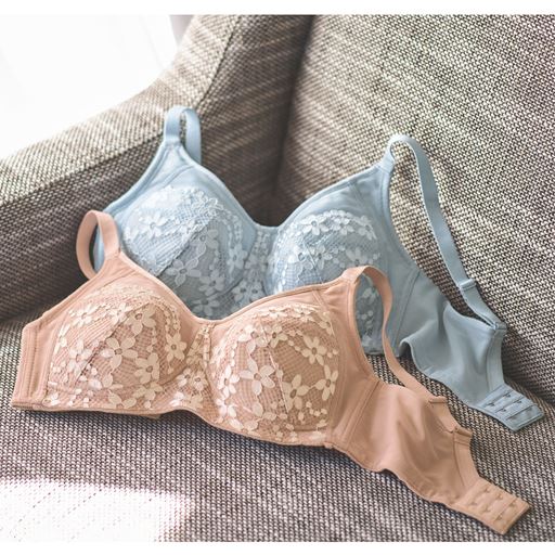 (上から)アクアブルー、コーラルベージュ