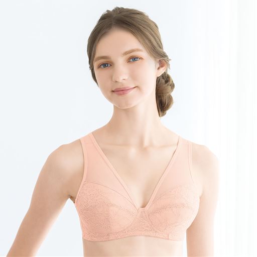 軽やかなノンワイヤーでらくちんフルカップブラ <br>スカロップシェル着用例