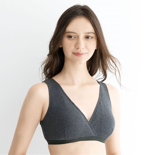 女性の体型変化を知り尽くしたマタニティウェアメーカー・犬印が開発したソフトブラ<br>J(ドットグレー)着用例