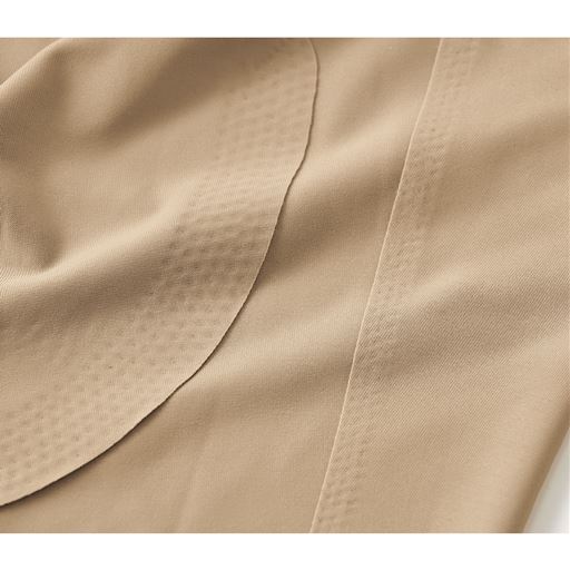 生地を貼り合わせる接着仕様で 縫い目・ゴムなし