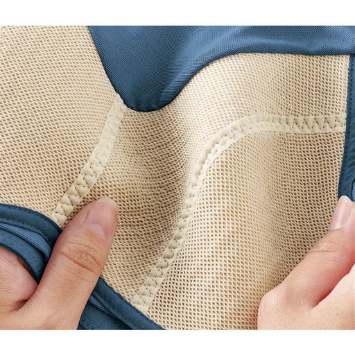 カップは吸汗速乾のWラッセル。 ムレにくく快適