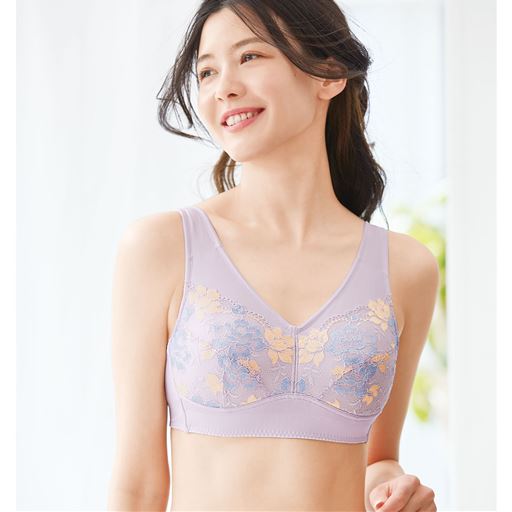 術後のバストをいたわるブレストケアブラ<br>ペールライラック着用例