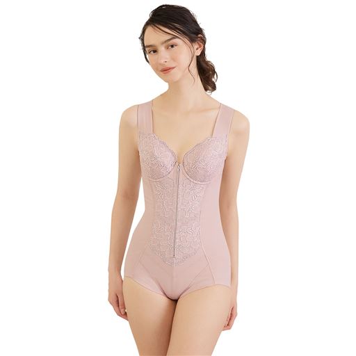 ぽっこりお腹をV字パネルで徹底補整!ギュッと押さえてフラットにメイク。360度スキのないボディラインをつくるボディスーツです。 グレー着用例