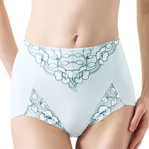 背中スッキリブラとペアで!おなかもおしりもすっぽりカバーするショーツ ミスティブルー着用例