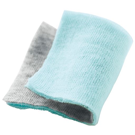 ベビー肌着のようなガーゼ調接結フライス(肌側) ふんわりとやわらかな風合いで素肌への負担を最小限に。表側も綿100%の二重仕立て素材です。