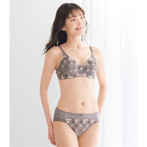 ローズグレー 着用例<br>(※ブラジャーは、BC-464です。)