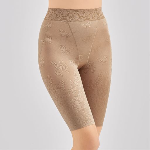 ウエストはゴム不使用。ストレッチレースとパワーネットで、くい込みにくくラク。 ローズベージュ着用例 フロントスタイル