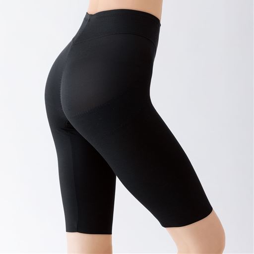 ウエストゴム身生地くるみ仕様。マチ裏は綿混素材で1枚でも着用いただけます。 ブラック 股下約26cm 着用例