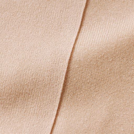 縫い目もタグもなくチクチク・かゆみを軽減 縫い糸を全く使わない接着仕様。オーガニックコットン混使用で肌あたりがやさしい。