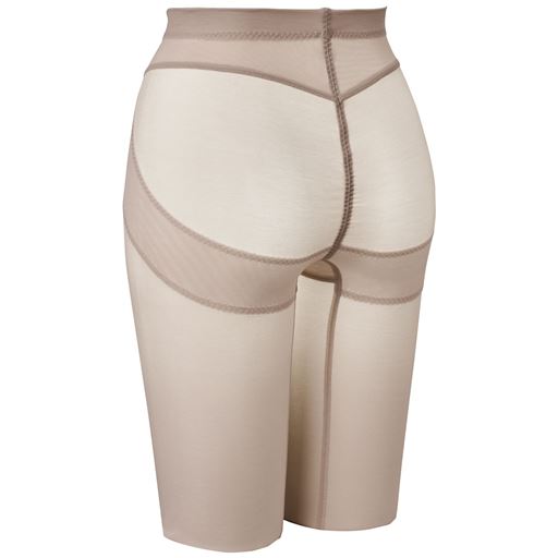 (1)くい込みにくい仕様(2)バックギャザーで丸みをつぶさずヒップメイク(3)ヒップ下から付く裏当てでヒップアップ