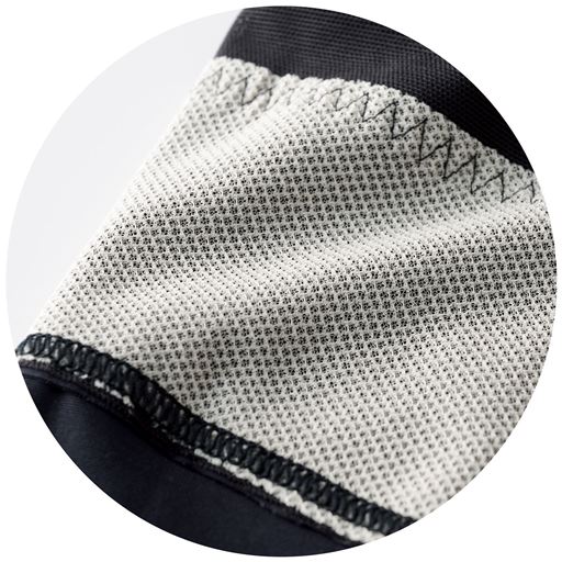 肌側ウエストまわりは滑りにくい生地で、引き上げたままキープ。