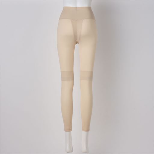 ベージュ バックスタイル