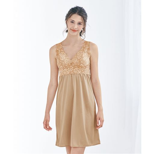 1枚で着られるカップ付きスリップ<br>ベージュ着用例 (身丈90cm)