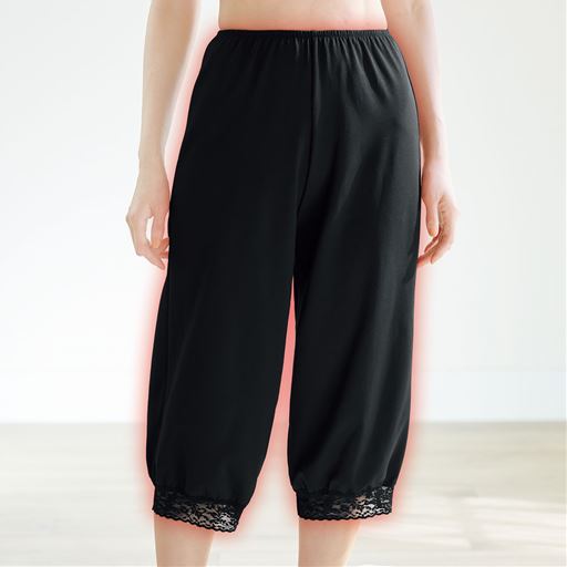 やわらかな裏起毛素材を使用したロールアップもできるあったかロングキュロットペチコートブラック(75cm丈)着用例