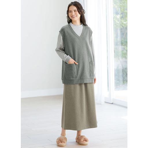 ブラウン系(杢調) スカート 着用例<br>(インナー:NH-1206、ベスト:NH-1213)