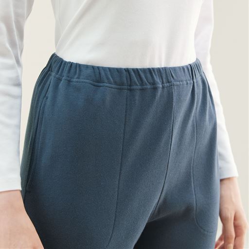 深めの股上でおなかすっぽり 股上が深めの設計ではき心地ゆったり。