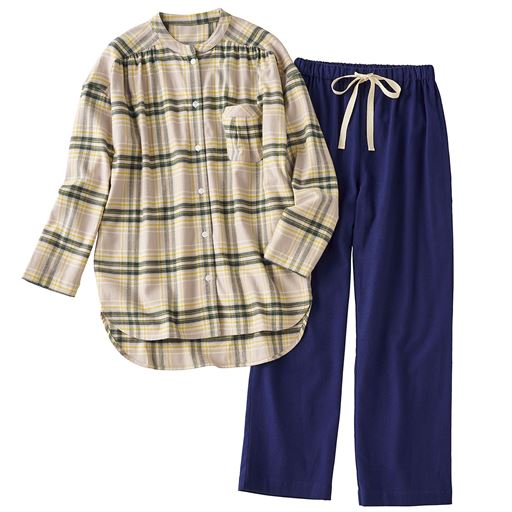 ベージュ系(トップス:ベージュ×グリーンチェック、パンツ:ネイビー)