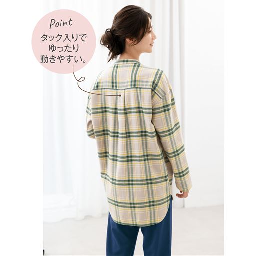 ベージュ系 Point タック入りでゆったり動きやすい。