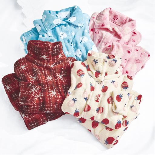 (左上から時計回りに)ライトブルー(シマエナガ)、ソフトピンク(花と葉っぱ)、アイボリー(いちご)、アンティックレッド(チェック×オーナメント)