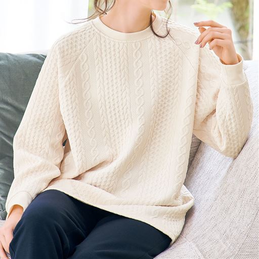 アイボリー(パンツ:ネイビー)