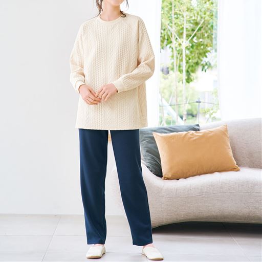 アイボリー(パンツ:ネイビー)