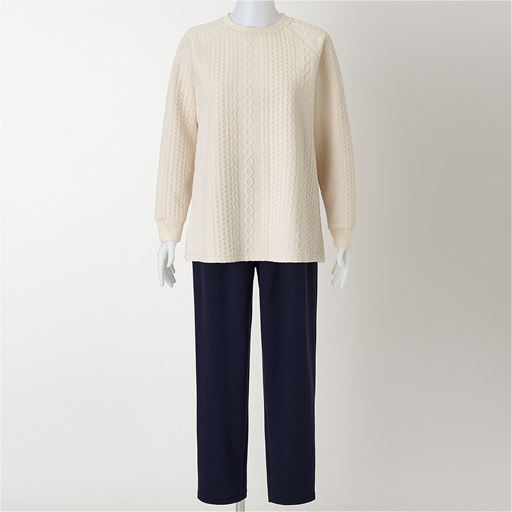 アイボリー(パンツ:ネイビー)