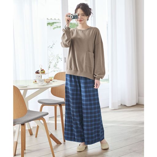 ソフトブラウン(パンツ:ブルー系チェック)
