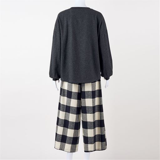 チャコールグレー(パンツ:ブラック×アイボリーチェック) バックスタイル 上下セット