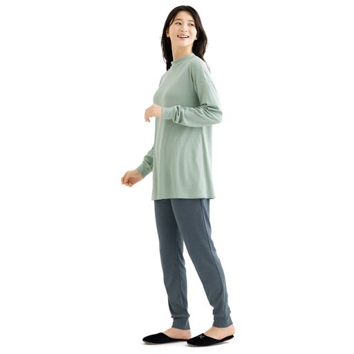 アイスグリーン(パンツ:チャコールグレー)