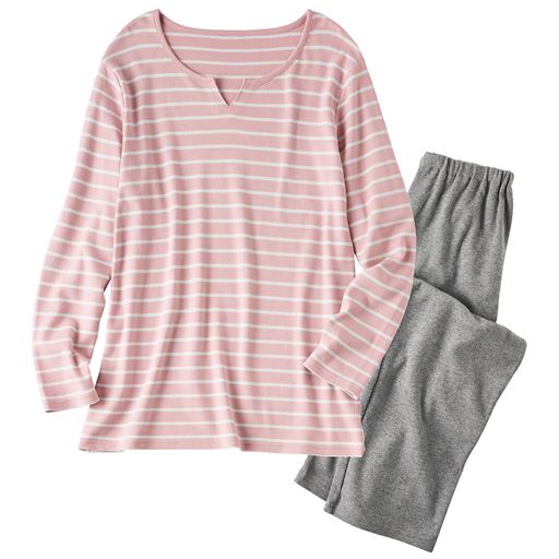 サーモンピンク(パンツ:チャコールグレー)