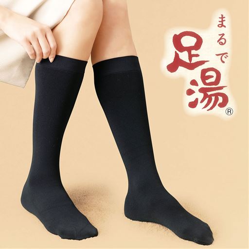 サッと履けて、手軽に防寒したいときにうれしいハイソックス丈。