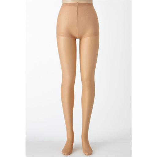 シルクベージュ(同色3足組)<br>※肌色のトルソーで撮影しているため、肌の色によって色の出方は異なります。