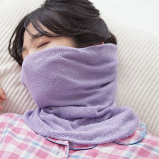 フィットし過ぎず目元まで覆う十分な長さで就寝時もあたたか。