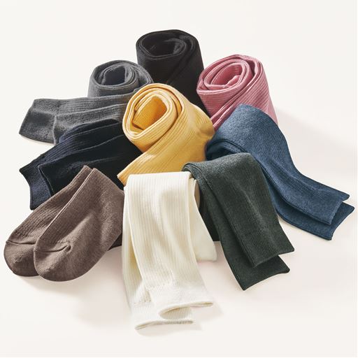 全9色・21cm～27cm対応、3丈展開のロングセラー。(右上から時計回りに)グレイッシュピンク、シティブルー、チャコールグレー、オフホワイト、ソフトブラウン、ネイビー、グレー、ブラック、ハニーイエロー