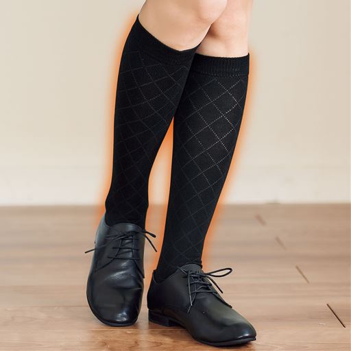 汗を素早く吸って発熱する、あたたか機能素材を使用。※写真の処理はイメージです