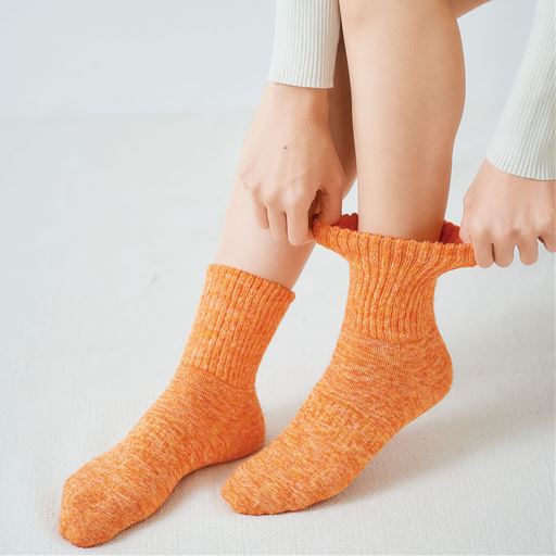 足首はのびのび。やさしくフィットして快適。